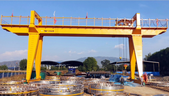 Bermotor Bepergian Double Girder Gantry Crane 40 Ton 50 Ton