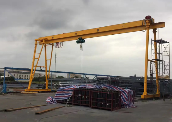 5 Ton Gantry Crane Bergerak Dengan Penggunaan Wirerope Electric Hoist Outdoor
