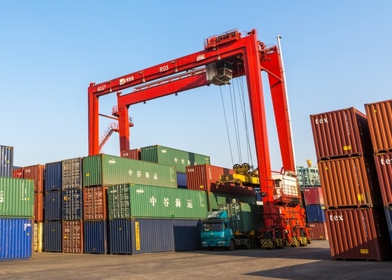QU70 QU80 Rail Port Container Crane Derek Penumpukan Kontainer Penumpukan Otomatis