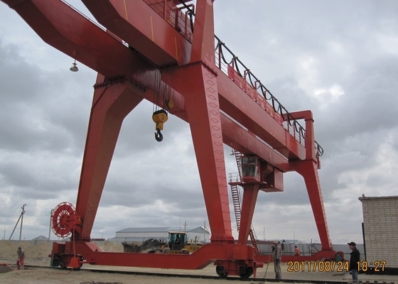 50/10 Ton Double Beam Wheeled Gantry Crane 38.5m/Min Kontrol Kabin