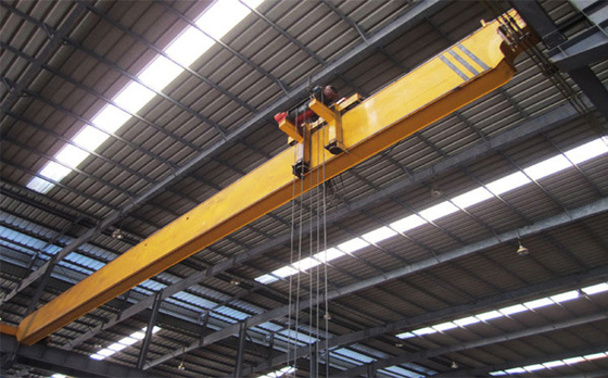Mudah Dioperasikan Single Beam Overhead Crane 5 Ton Hoist 25 Ton Efisiensi Energi
