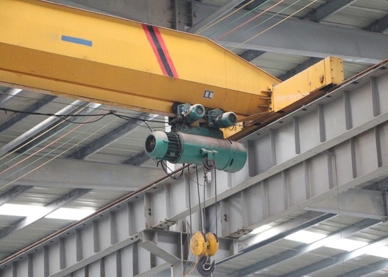 Remote Control Single Girder Eot Crane Dengan Kabin Cover Hujan Sistem Pencahayaan Tampilan Berat