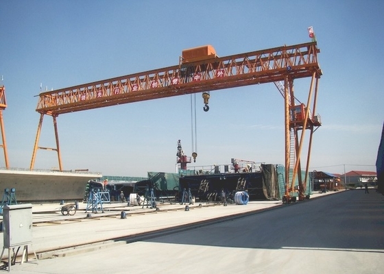 50T Truss Type Construction Crane Equipment Remote Atau Kontrol Kabin
