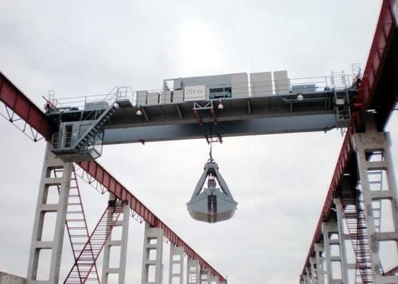 20 Ton Double Girder Crane 6m sampai 30m Tinggi Angkat Kecepatan Perjalanan Disesuaikan