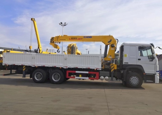 Truk Efisiensi Tinggi Dipasang Boom Crane 75km/H 88km/H 8 Ton Crane Truck