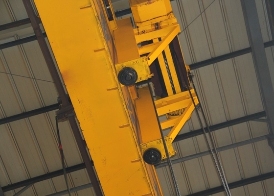 Tahan Panas 1380rpm Electric Wire Rope Hoist 500kg Untuk Pengangkatan Metalurgi