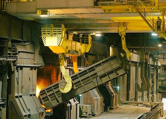 Pabrik Pabrik Baja 32 / 10t Metallurgical Double Beam Ladle Crane Dengan Kontrol Kabin