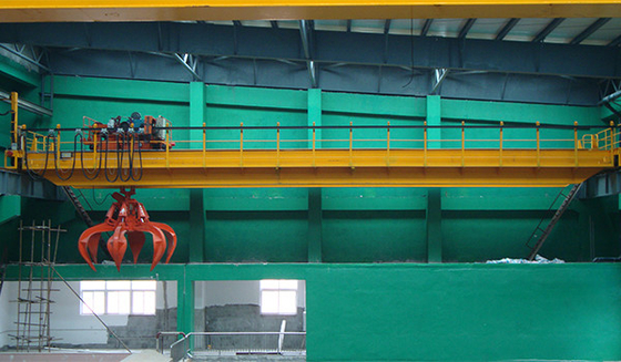 20 Ton Double Girder Crane 6m sampai 30m Tinggi Angkat Kecepatan Perjalanan Disesuaikan