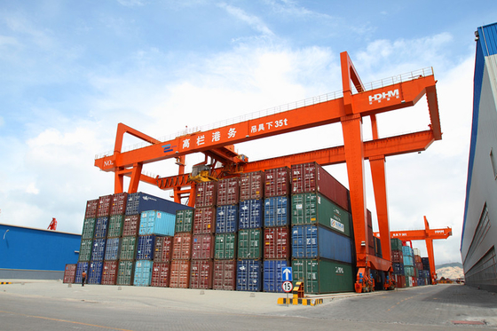 40T RMG Automated Rail Mounted Gantry Crane 12m Sampai 21m Mengangkat Tinggi