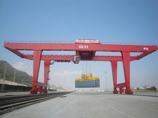 40T RMG Automated Rail Mounted Gantry Crane 12m Sampai 21m Mengangkat Tinggi
