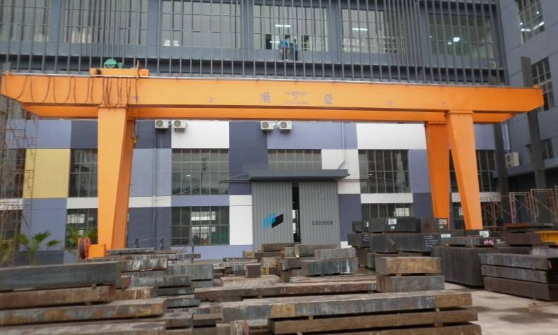 Tugas berat Double Girder Gantry Crane 10-75t Kapasitas Angkat Motor Schneider A5-A8 Tugas Kerja