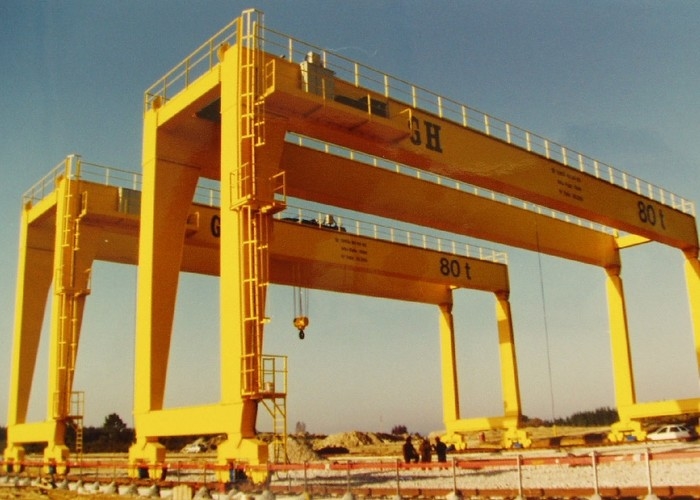 Rentang 26m 30m 35m Port Container Crane 200KW Ke 300KW RMG Rail Mounted Gantry