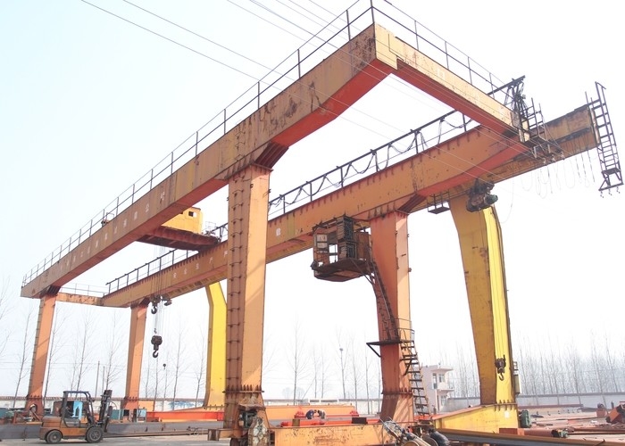 Derek Goliath Girder Ganda yang Disesuaikan 20 30 60 Ton Gantry Crane Dengan Mobile Trolley
