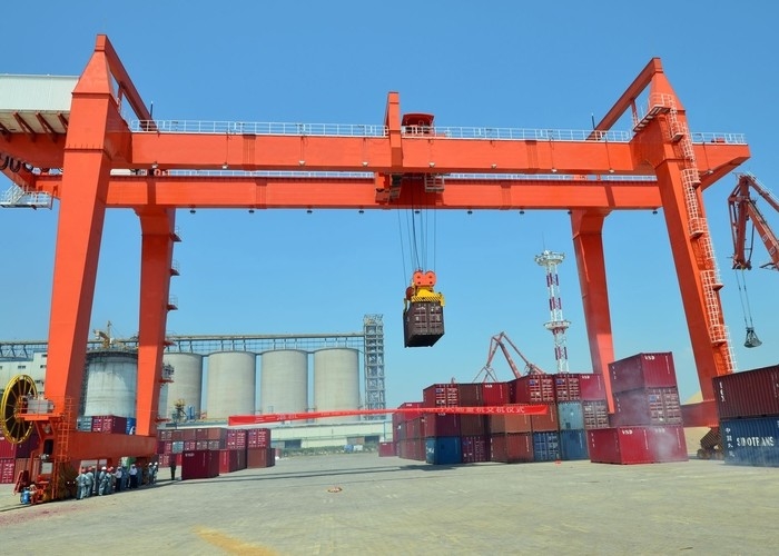 Daya Dukung Kuat Double Beam Gantry Crane 5-50 Ton Untuk Pekerjaan Peleburan