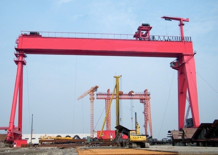 Heavy Duty Double Girder Gantry Crane 5 Ton Sampai 50 Ton Mudah Dioperasikan Untuk Gudang